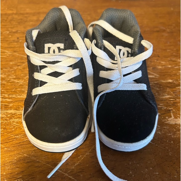 5T DC Toddler Shoes - Picture 2 of 5